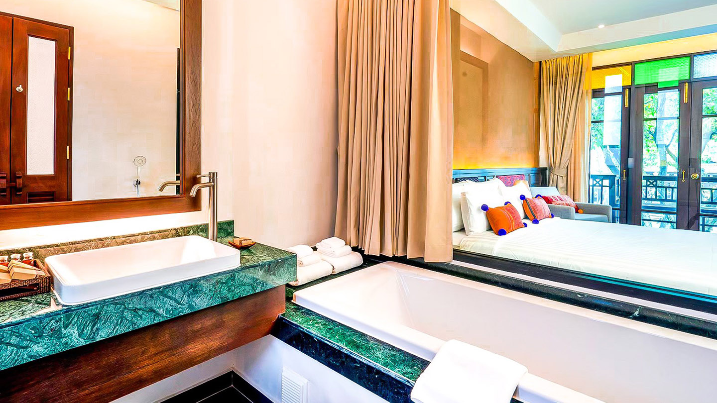 Grand Deluxe with Balcony (Corner room)